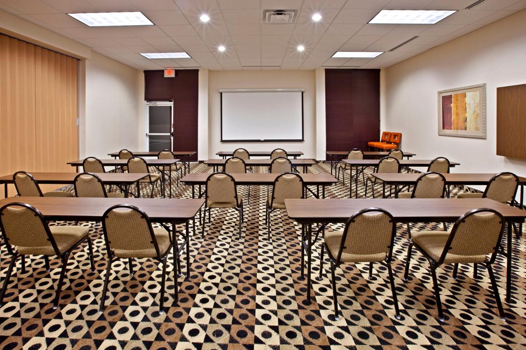 Airport South By Ihg Louisville